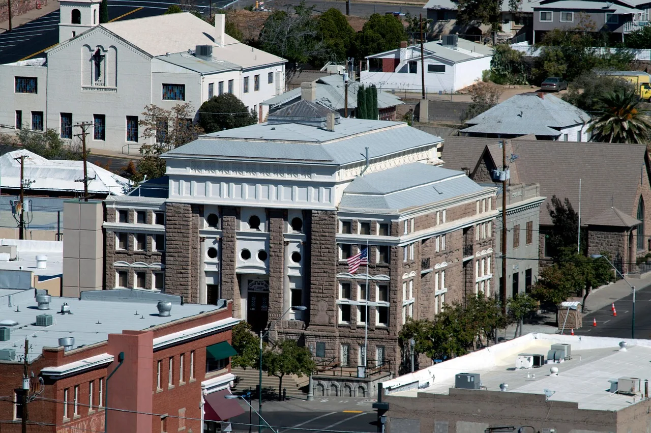 courthouse, building, landmark, old, architecture, historic, arizona. Federal vs State Court Filing Deadlines: Counting Business Days
