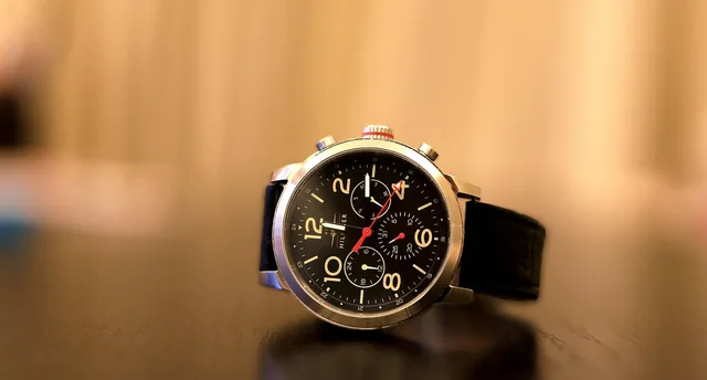 time, clock, watch, timer, instrument, minute, precision, dawn, deadline, alarm clock, timepiece, elaborate, art, mechanics, mechanism, silver, black, product, shadow, reflection, sophisticated, classy, expensive, brown time, brown clock, brown watch. SLA deadline clocks: what your contract must say about calendars and closures