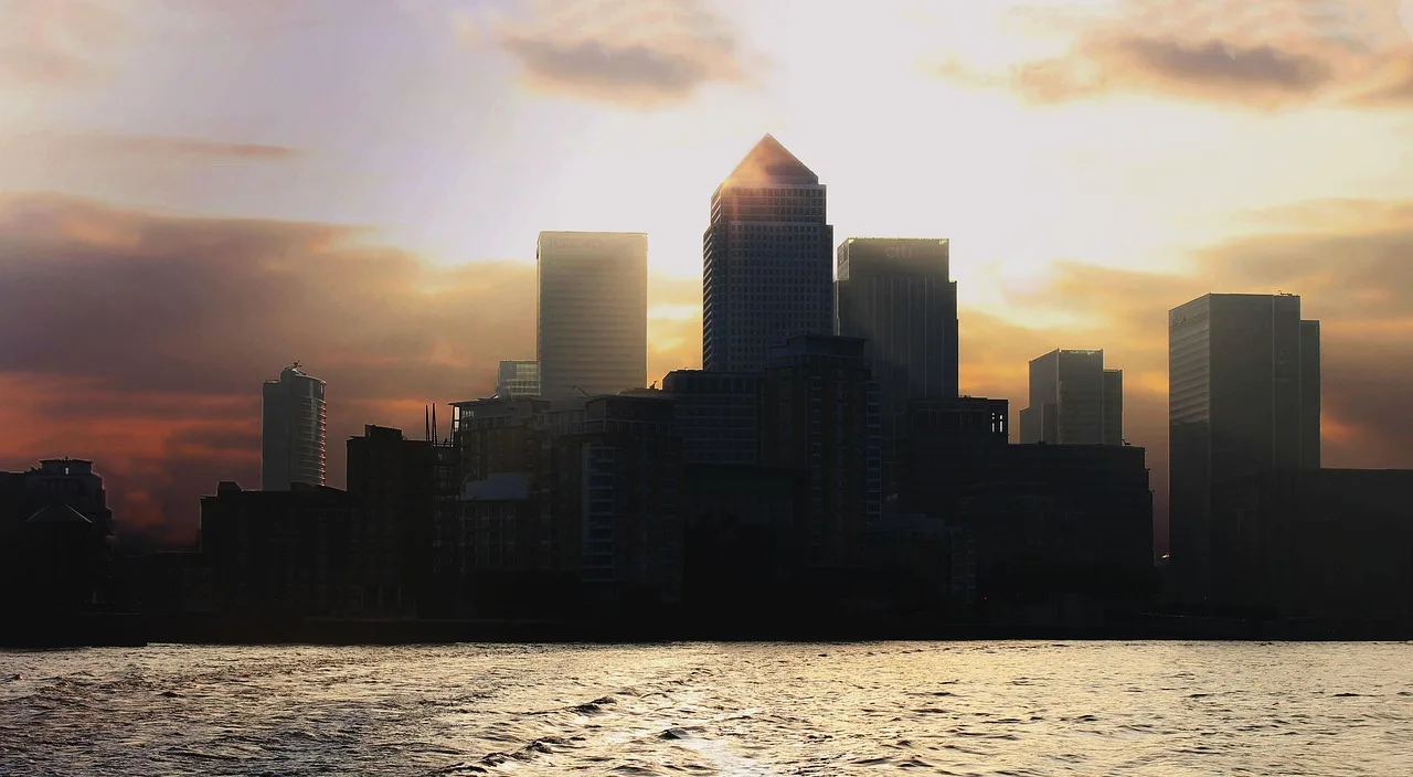 england, london, sky, architecture, tower, clouds, building, weekday, city, trip, old building, monument, cool, canon, water, surface, nature, beauty, ship, sun, view. Workday counts for a month: why length and starting weekday decide the total