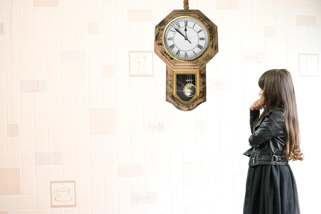 girl, kid, attractive, student, morning, beautiful, future, schedule, concept, person, small, work, alarm, deadline, education, cute, child, young, lovely, female, thinking, staring, clock, wall clock, jacket, texture, age, year, day, time, surprise, waiting, hopeless, sad girl, sad, alone, problem, loneliness, worried, timeout, in trouble, preschool, wall, portrait, one, looking, pink background, wooden, dress, worrying. 9 working-hours mistakes that produce a wrong deadline without warning